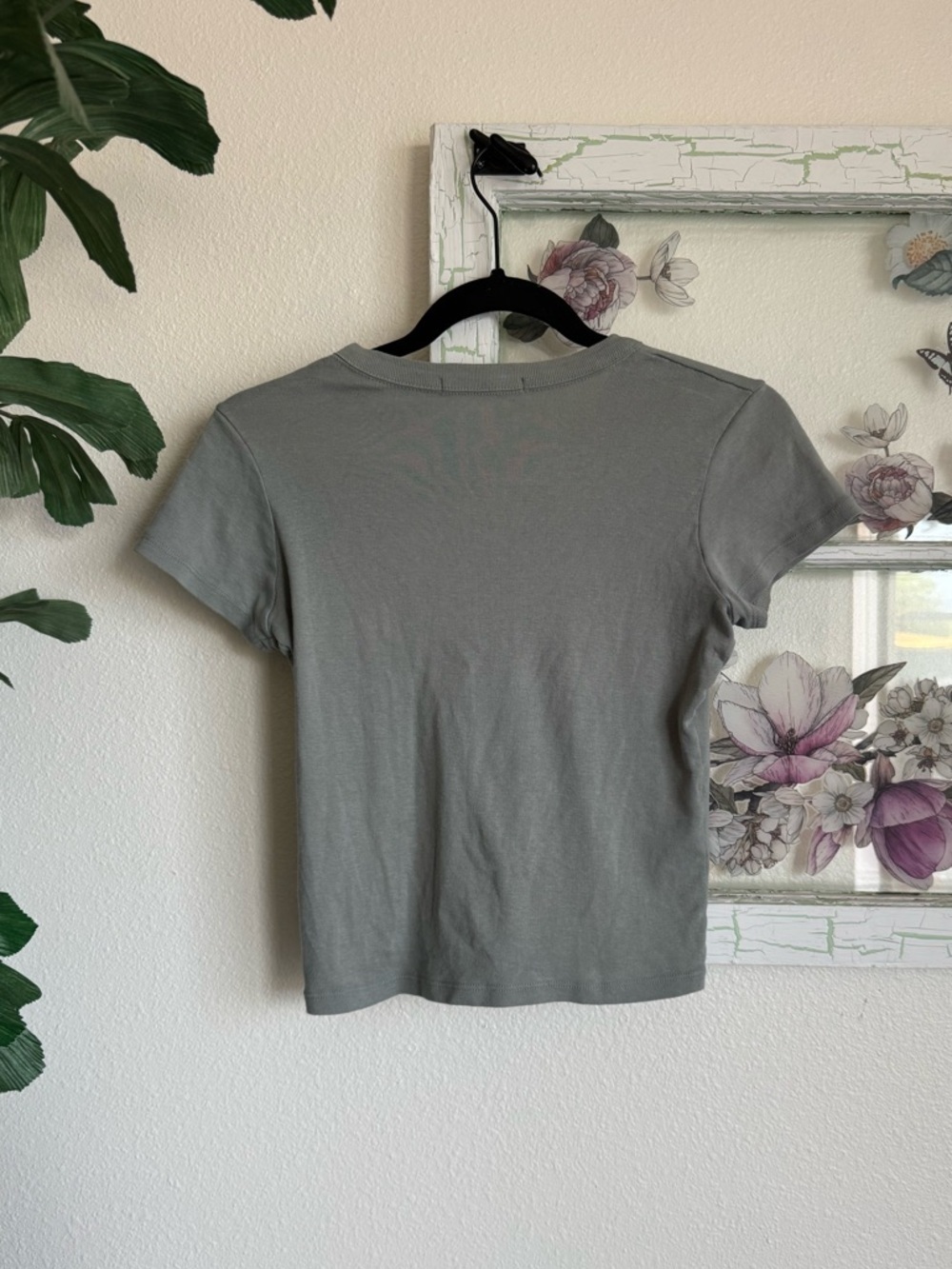 Brandy Melville Olive Green Short Sleeve Crew Tee - Picture 3 of 3